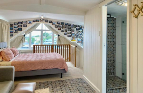 Lovely brick cottage with amazing water view
